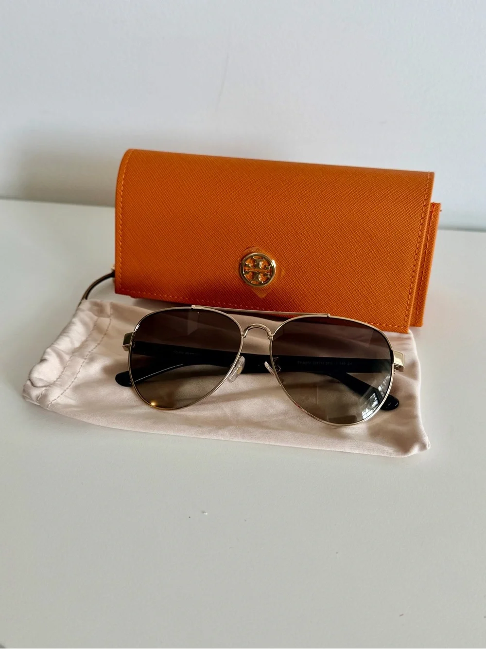 Tory Burch Sunglasses Case with silver Frame Aviator Sunglasses